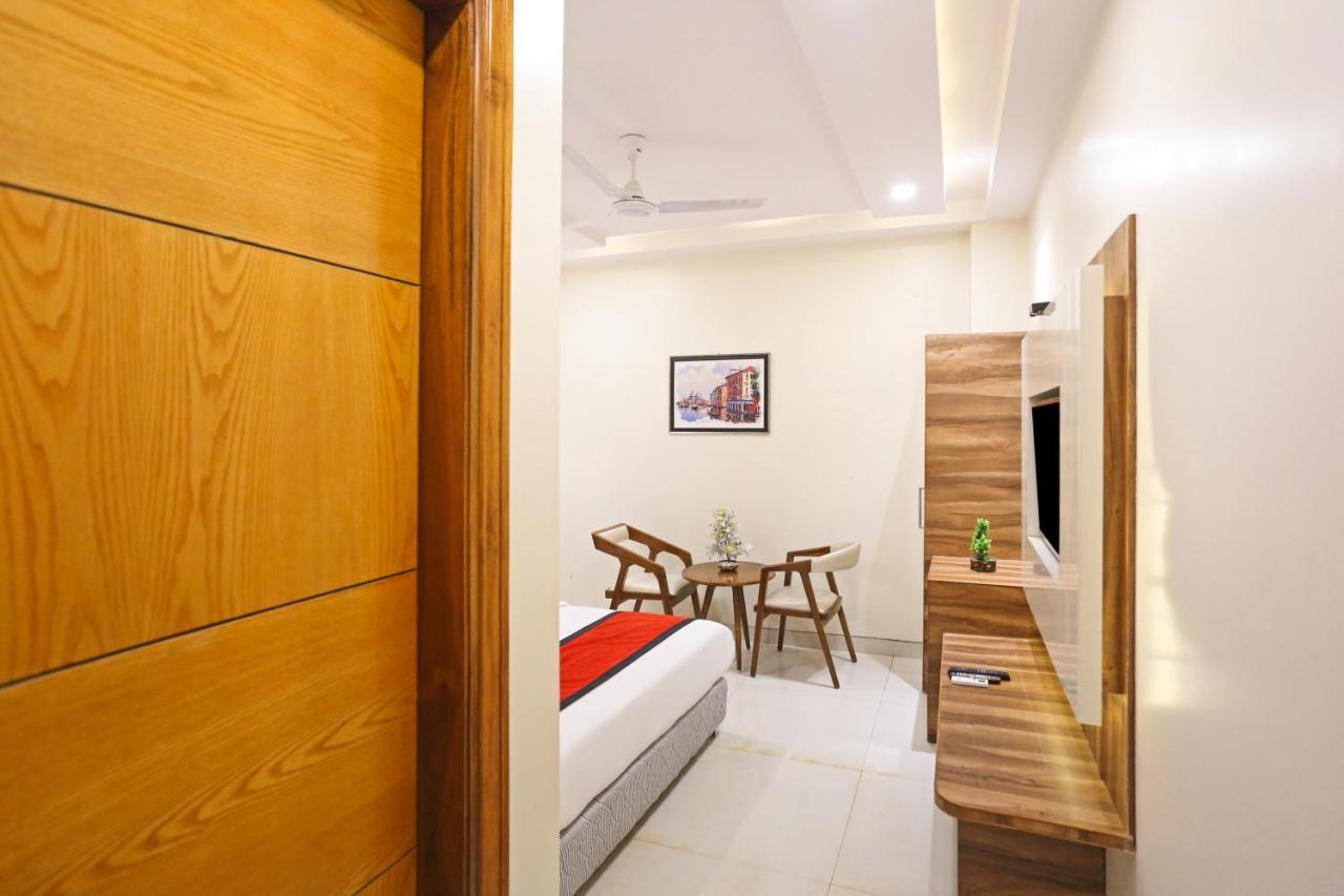 Frank Stay-Worth Near Rk Ashram Metro Station Nuova Delhi Esterno foto